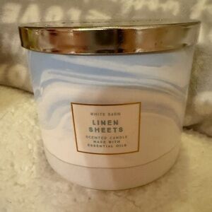 White Barn Unused Linen Sheets 3-Wick Candle Fresh Clean Classic Core Collection